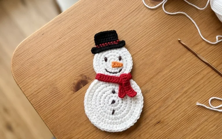 Häkelanleitung Schneemann Applikation: Winterdeko selber machen